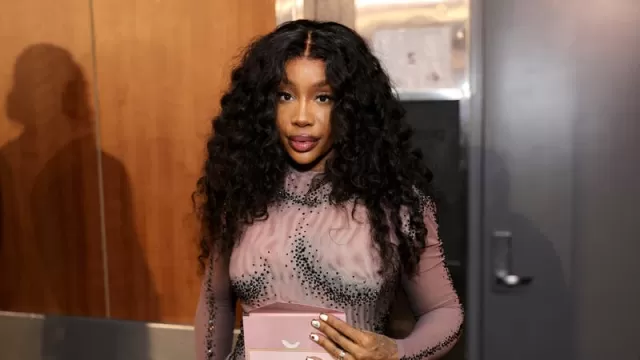 SZA Humorously Admits to Being a 'Math Dummy' While Attempting to Help a Fan with Geometry Homework